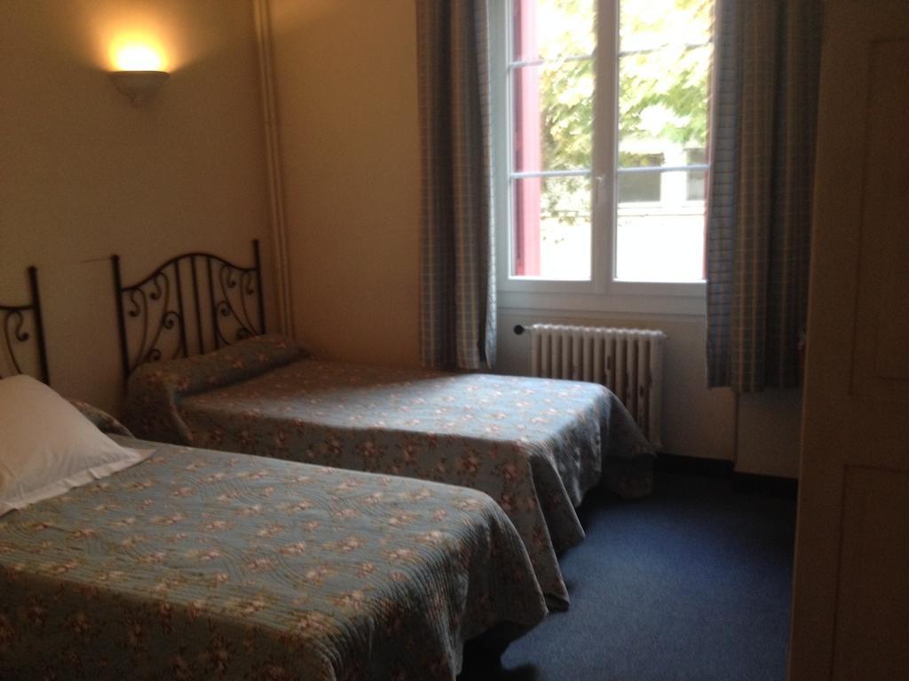 Hotel Restaurant Le Central Châteaurenard Room photo